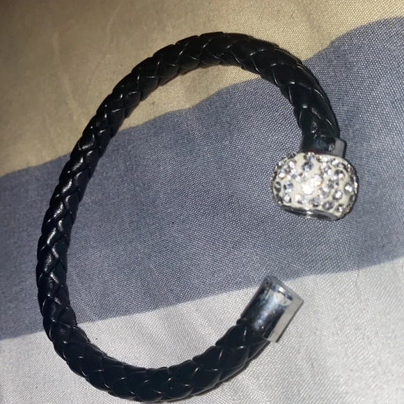 Black twisted faux leather rhinestone fashion bracelet - Picture 6 of 7